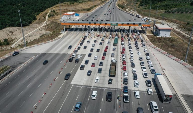 aa_20240623_34950173_34950167_istanbulizmir_otoyolunda_tatilcilerin_donus_hareketliligi_devam_ediyor_min_1200x800