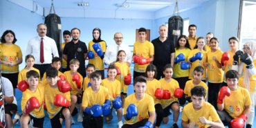 Vali Ustaoğlu, GSB Spor Okullarında Genç Sporcuları Ziyaret Etti