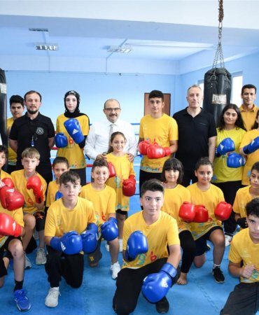 Vali Ustaoğlu, GSB Spor Okullarında Genç Sporcuları Ziyaret Etti
