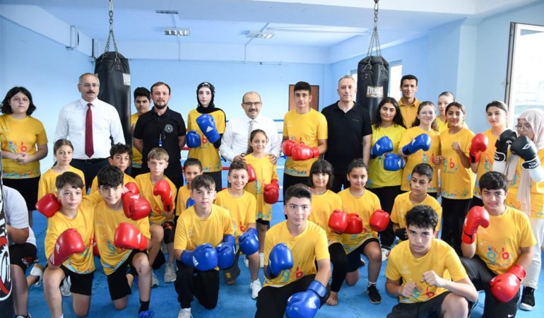 Vali Ustaoğlu, GSB Spor Okullarında Genç Sporcuları Ziyaret Etti