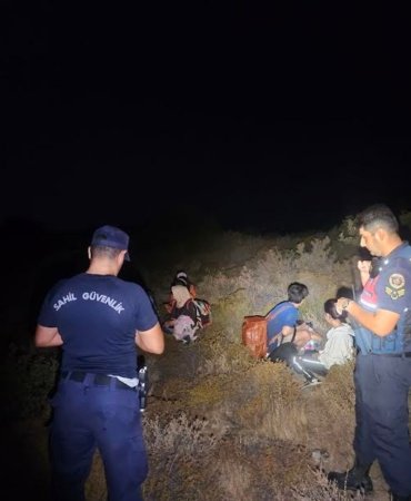 AYVALIK’TA 5’İ ÇOCUK, 10 GÖÇMEN YAKALANDI