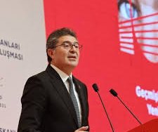 Özgür Özel Genel Başkanvekilliği mührünü Ensar Aytekin’e verdi