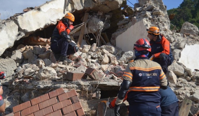 Balıkesir’de 7.2’lik deprem tatbikatı