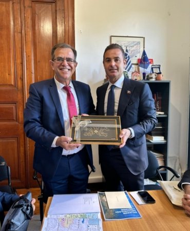 Ahmet Akın Midilli’de