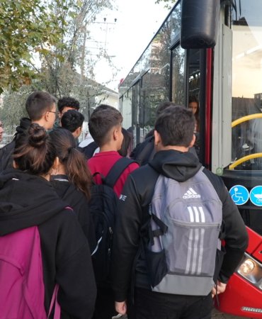 BÜYÜKŞEHİR’İN ULAŞIM DESTEĞİ AİLELERİ SEVİNDİRDİ