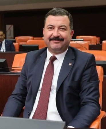 MHP’li Milletvekili Ekrem Gökay Yüksel’den Ayvalık’taki Atatürk Heykeline saldırıya sert tepki!