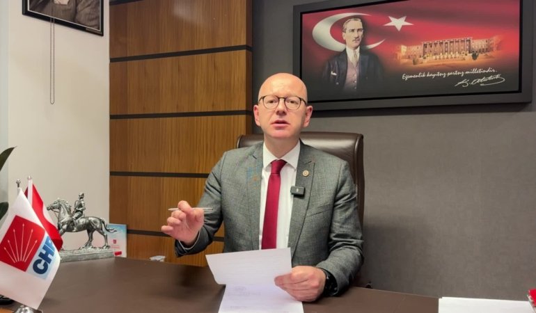 CHP’li Serkan Sarı’dan Ayvalık’taki Atatürk Heykeline saldırıya sert tepki!