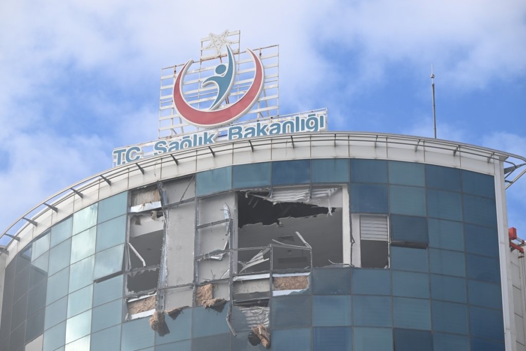 Ambulans helikopter hastaneye çarptı! 4 kişi hayatını kaybetti!