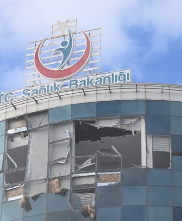 Ambulans helikopter hastaneye çarptı! 4 kişi hayatını kaybetti!