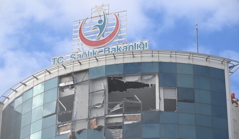 Ambulans helikopter hastaneye çarptı! 4 kişi hayatını kaybetti!