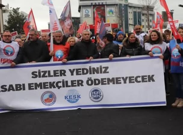 KAMU EMEKÇİLERİ İŞ BIRAKTI