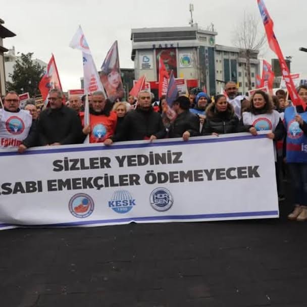 KAMU EMEKÇİLERİ İŞ BIRAKTI
