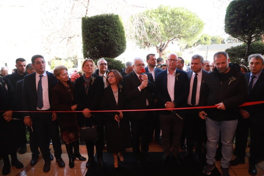 BURHANİYE'DE HALKA HİZMET ''HALK MARKET''