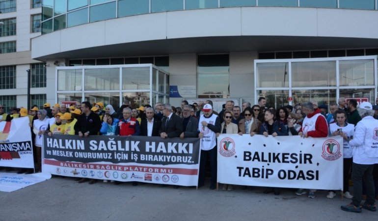 Hastanelerde hayat durdu! Sağlık çalışanları iş bıraktı…