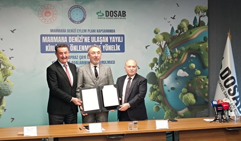 Marmara Denizi’ndeki müsilajla ‘yüzer bitki adaları’ m.