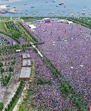 Özgür Özel Maltepe mitinginde konuştu: Endişeyi, korkuyu evde bıraktık!