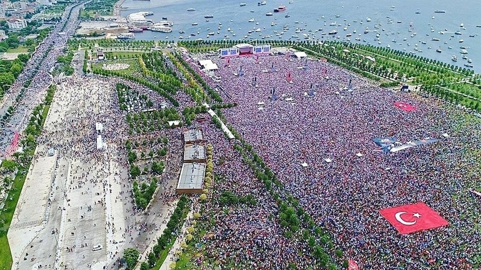 Özgür Özel Maltepe mitinginde konuştu: Endişeyi, korkuyu evde bıraktık!