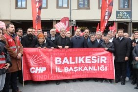 CHP’liler AHP Meydanı’nda gözaltıları protesto etti