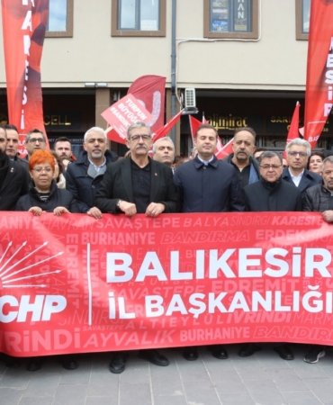 CHP’liler AHP Meydanı’nda gözaltıları protesto etti