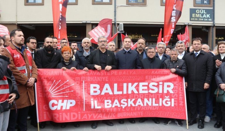 CHP’liler AHP Meydanı’nda gözaltıları protesto etti