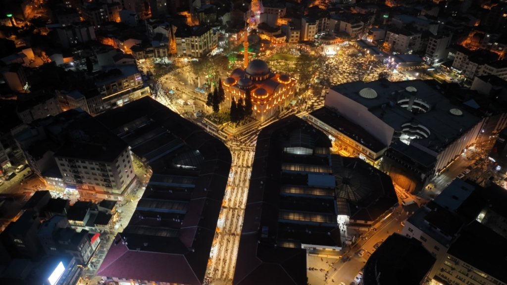 BÜYÜKŞEHİR'DEN BALIKESİRLİLERE İFTAR