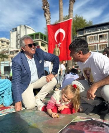 BANDIRMA CUMHURİYET MEYDANI'NDA ATATÜRK VE SANAT DOLU BİR GÜN