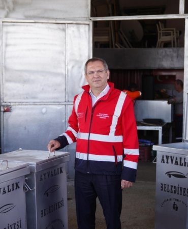 Ayvalık Belediyesi’nden Örnek Proje: Çöp Konteynerlerini Kendi Üretiyor!