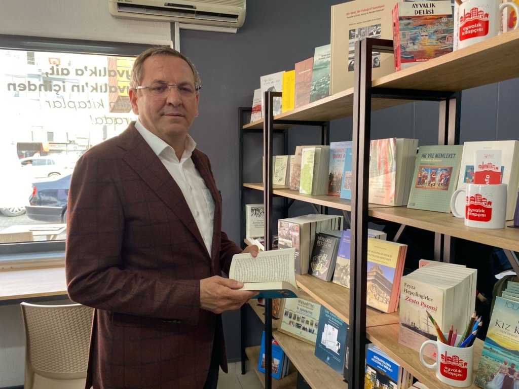 Mimar Oktay Ekinci Karikatürlü Ev ve Ayvalık Kitapçısı açıldı