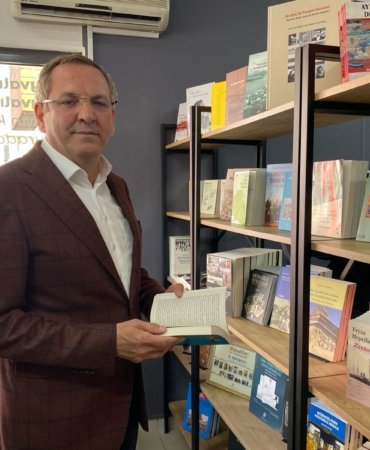 Mimar Oktay Ekinci Karikatürlü Ev ve Ayvalık Kitapçısı açıldı