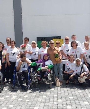 GÖMEÇ’TE ENGELLİLER OKULU ÖĞRENCİLERİNDEN KONSER