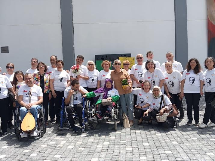 GÖMEÇ’TE ENGELLİLER OKULU ÖĞRENCİLERİNDEN KONSER