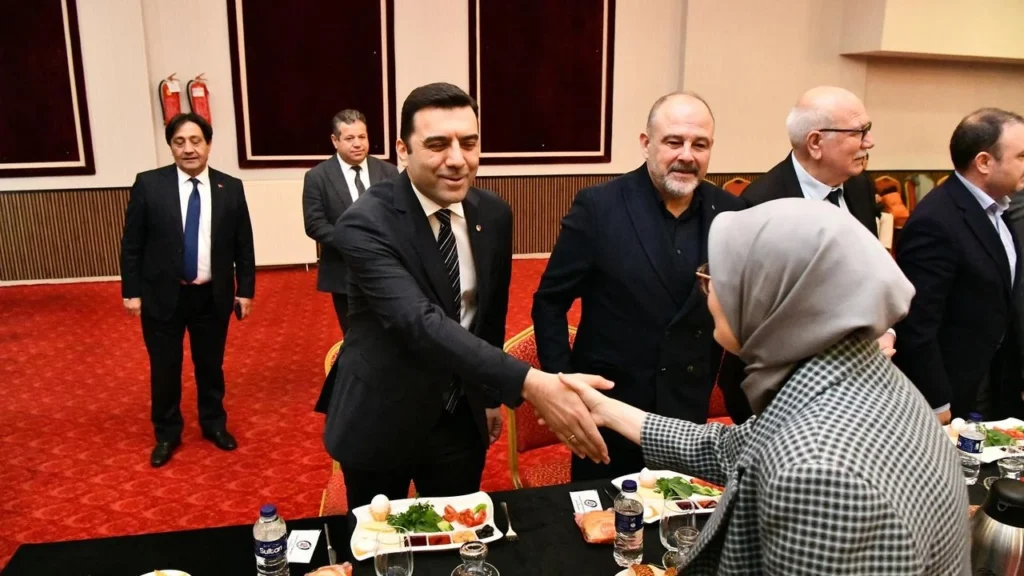 AK Parti'de 'Bir Sofrada Demokrasi' Buluşması