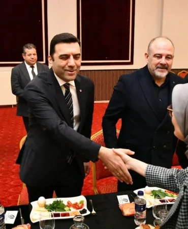 AK Parti'de 'Bir Sofrada Demokrasi' Buluşması