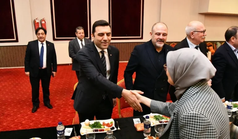 AK Parti'de 'Bir Sofrada Demokrasi' Buluşması