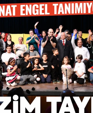 “Bizim Tayfa” Tiyatro Oyunu Balıkesir’de Büyük İlgi Gördü