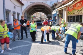 Burhaniye'de Temizlik Projesi: Çöp Atma, Sokağına Sahip Çık