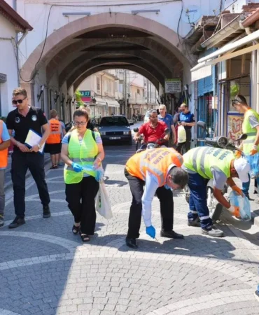 Burhaniye'de Temizlik Projesi: Çöp Atma, Sokağına Sahip Çık