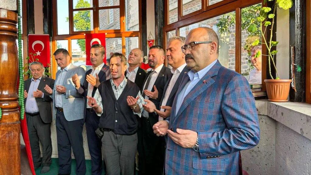 Balıkesir’de Gelenek Bozulmadı: Bayramlaşma Zağnos Paşa Camii’nde Gerçekleşti