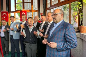 Balıkesir’de Gelenek Bozulmadı: Bayramlaşma Zağnos Paşa Camii’nde Gerçekleşti