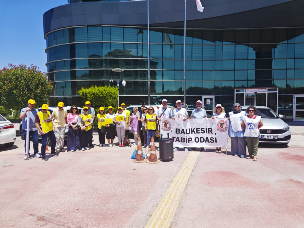SAĞLIK BAKANI İSTİFA ETMELİ VE UCUBE YÖNETMELİK KALDIRILMALIDIR