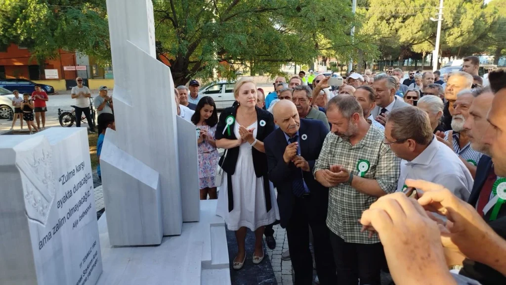 GÖMEÇ’TE SREBRENİTSA SOYKIRIMI ANITI AÇILDI