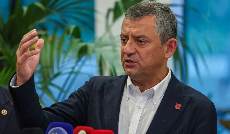 Özgür Özel'den Sert Tepki! "Belediye Başkanları Haksız Yere Gözaltında!"