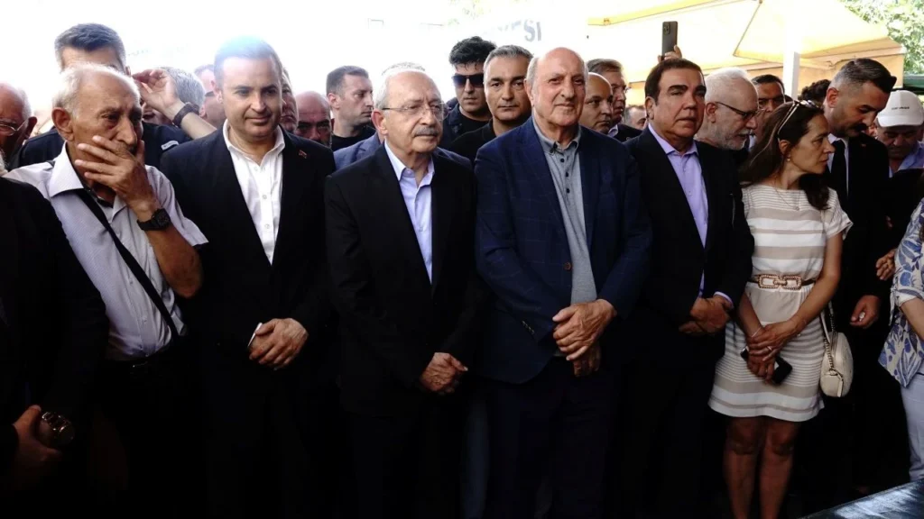 Kemal Kılıçdaroğlu’nun Kardeşi Adil Kılıçdaroğlu Burhaniye’de Son Yolculuğuna Uğurlandı
