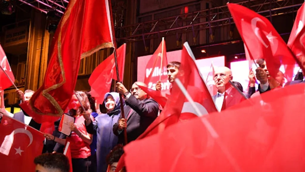 Milli İrade Meydanı'nda Demokrasi Nöbeti