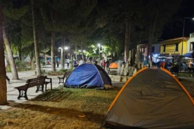 Balıkesir Sındırgı'da 4.8 Büyüklüğünde Depremin Ardından Halk Sokaklara Döküldü!