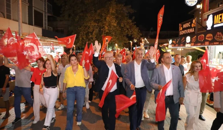 ''YOLUMUZ KOCATEPE'NİN,İZMİR'İN DAĞLARINDA ÇİÇEK AÇTIRANLARIN YOLUDUR''