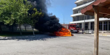 Balıkesir’de Korkutan Araç Yangını: Plevne Mahallesi’nde Alevler Kısa Sürede Söndürüldü