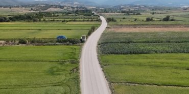 Büyükşehir, yıllardır hizmet bekleyen yolları asfaltla buluşturuyor