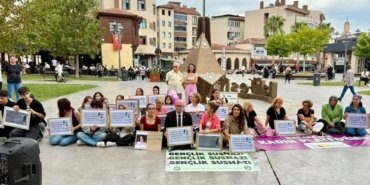 BALIKESİR LİSE DAYANIŞMASI'NDAN KADIN CİNAYETLERİNE PROTESTO EYLEMİ