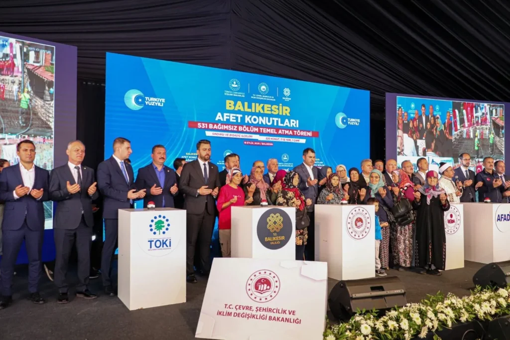 Bakan Kurum Sındırgı'da Deprem Konutlarının Temelini Attı
